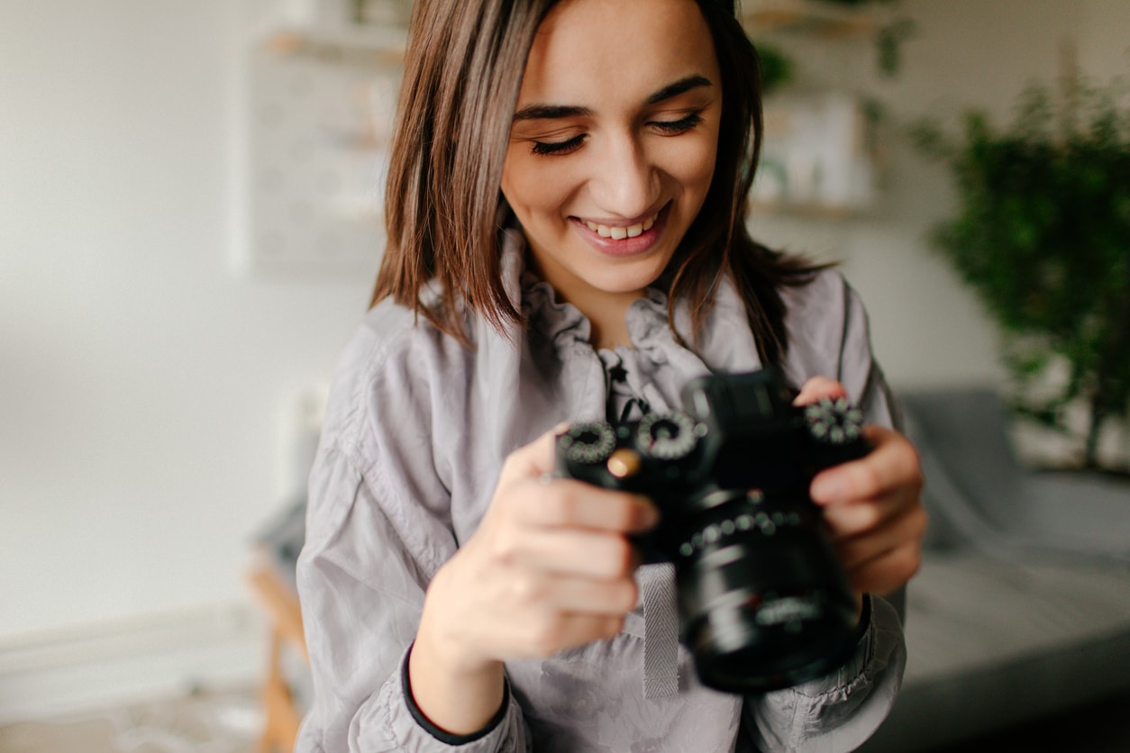 Photographe souriante